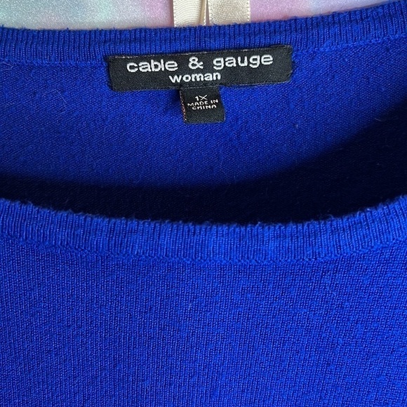 𝅺Cable & Gauge Scoop Neck Blue Black Striped Shoulder Zippers Knit Top Size 1X - Picture 2 of 6